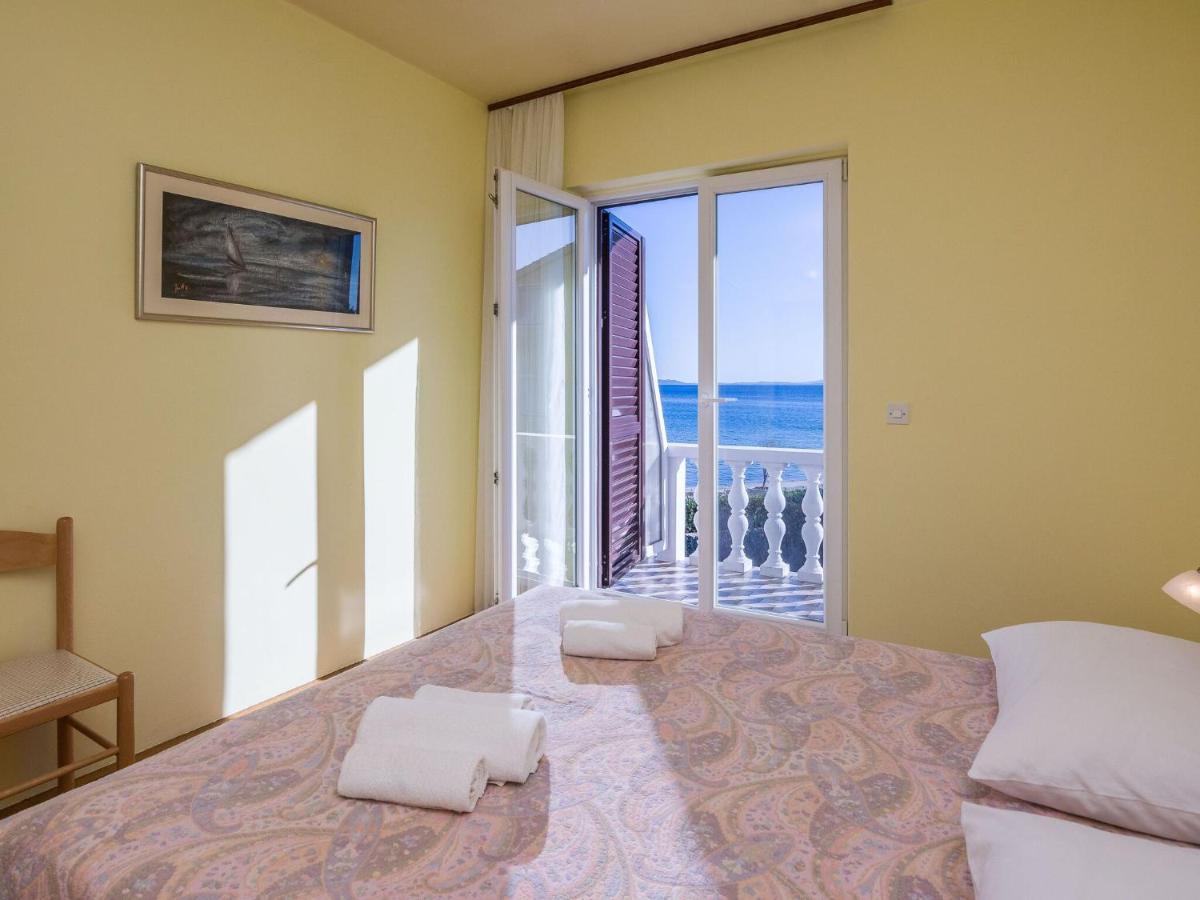 Apartments In House Liveric, In Vir At The Beach ภายนอก รูปภาพ